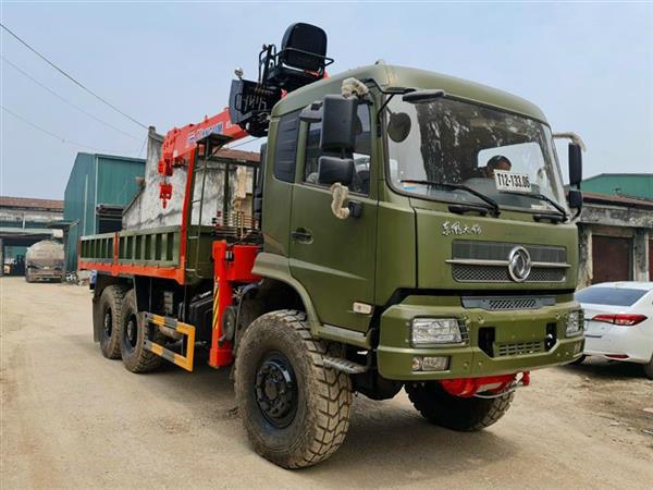 DONGFENG 3 cầu dầu (6x6) gắn cẩu Kanglim 8 tấn KS2056